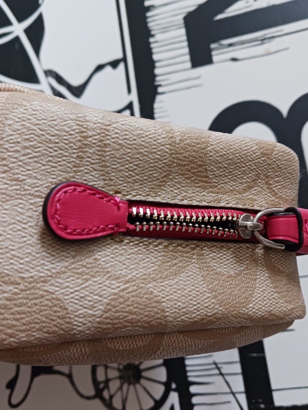 Coach Boxy Beige Signature Carriage Wristlet with Pink Strap and Red Heart - Picture 9 of 12
